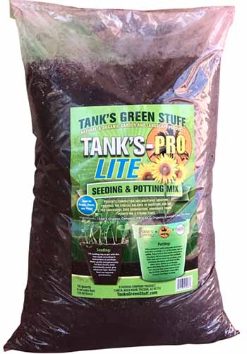 تصویر مربع نزدیک از کیسه ای از Tank's-Pro Lite Seeding and Potting Mix جدا شده روی پس زمینه سفید.